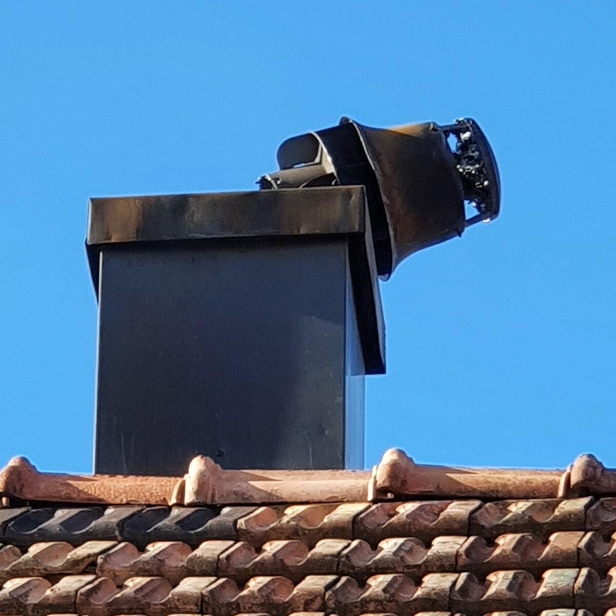 Lebensdauer dach verlaengern schaden kaminhut dachkontrolle
